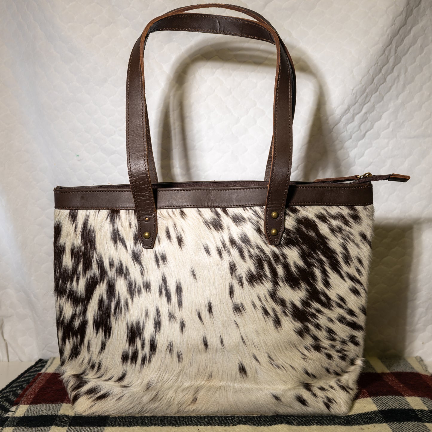 #101 LARGE TOTE / COWHIDE FRONT/ LEATHER BACK/ ZIPPERED POUCH ON BACK