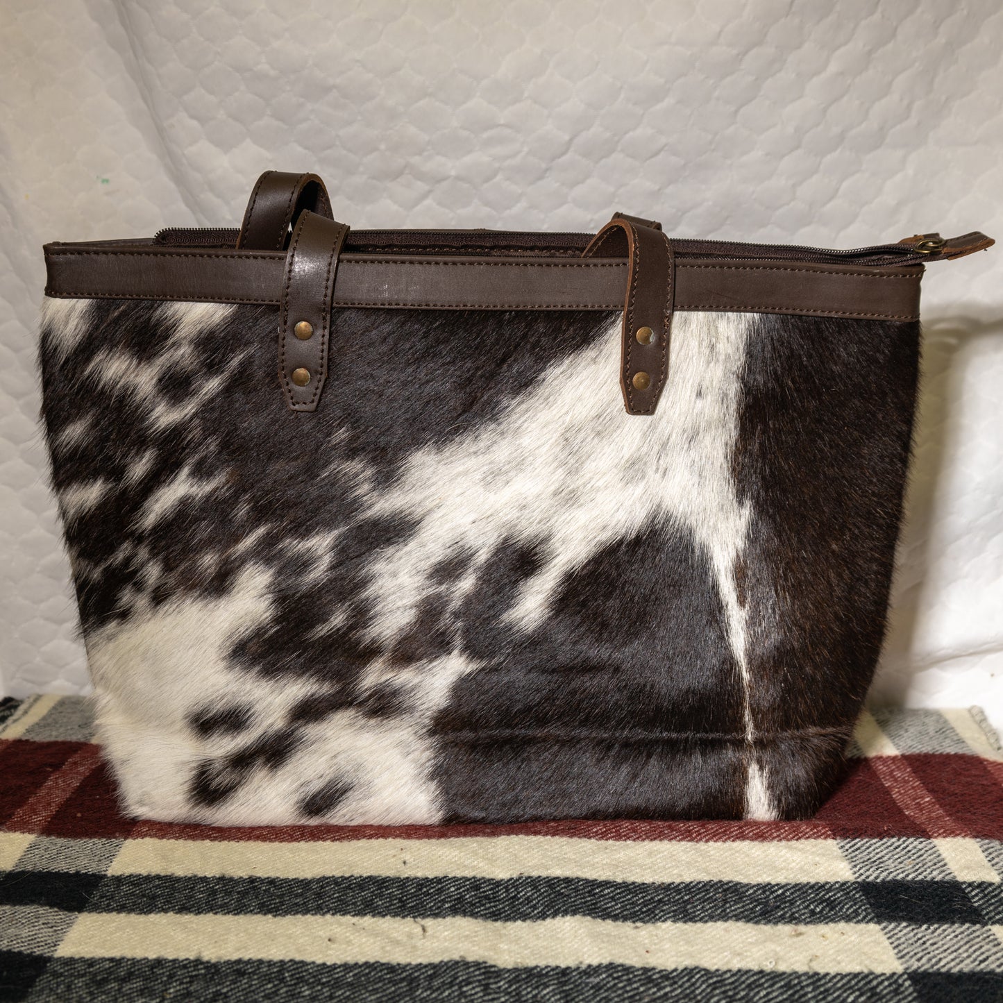 #101 LARGE TOTE / COWHIDE FRONT/ LEATHER BACK/ ZIPPERED POUCH ON BACK