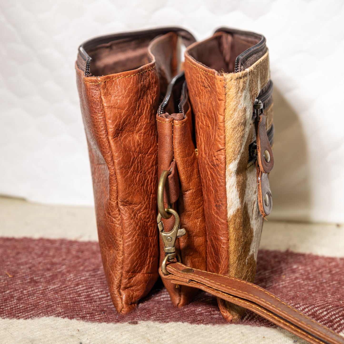 #159 CROSS BODY ZIPPER FRONT/ COWHIDE FRONT/LEATHER BACK