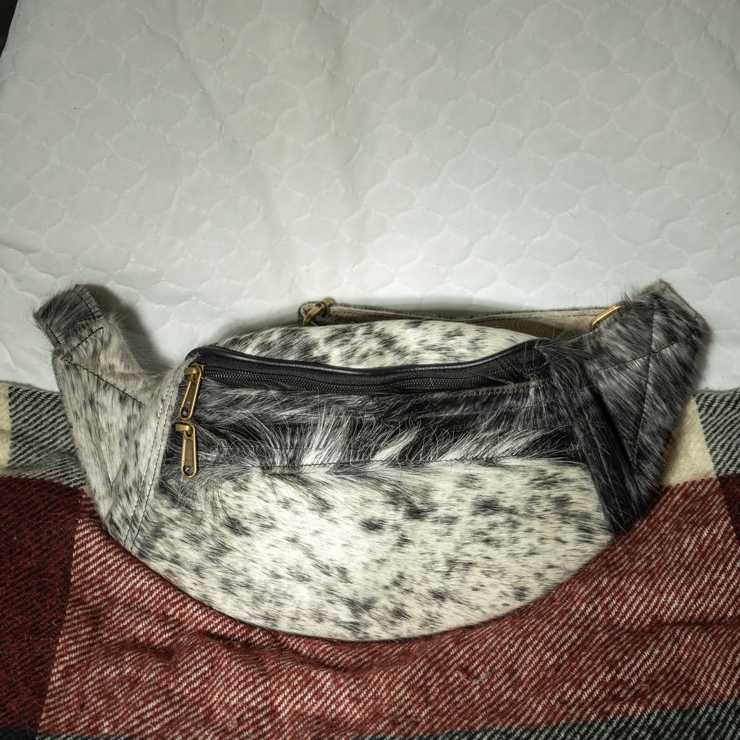 210 FANNY PAK COWHIDE BODY/ DOUBLE ZIPPER IN FRONT