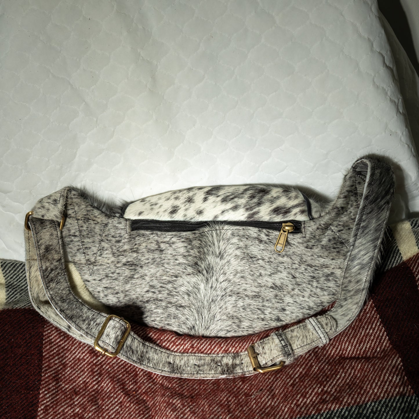 210 FANNY PAK COWHIDE BODY/ DOUBLE ZIPPER IN FRONT