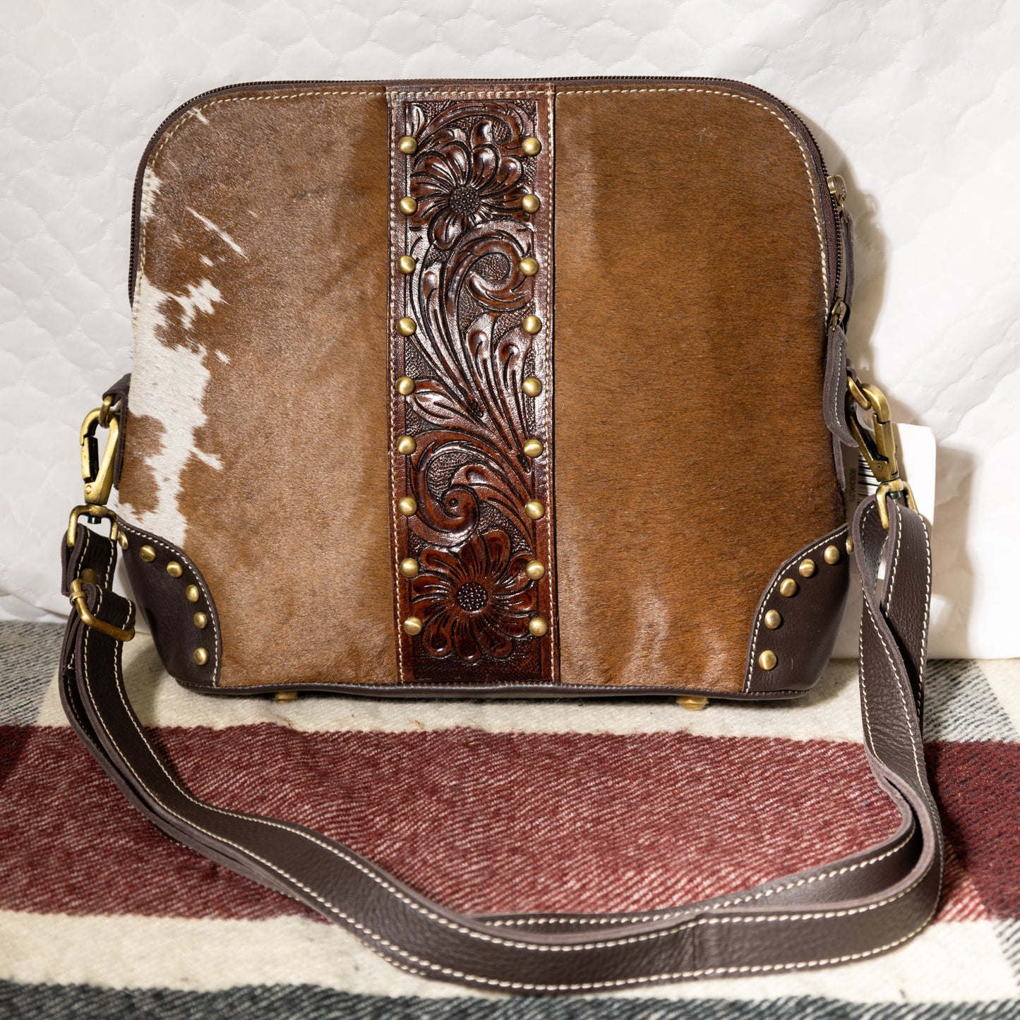 #90 CROSS BODY COWHIDE BODY / TOOLED LEATHER STRIP DOWN CENTER