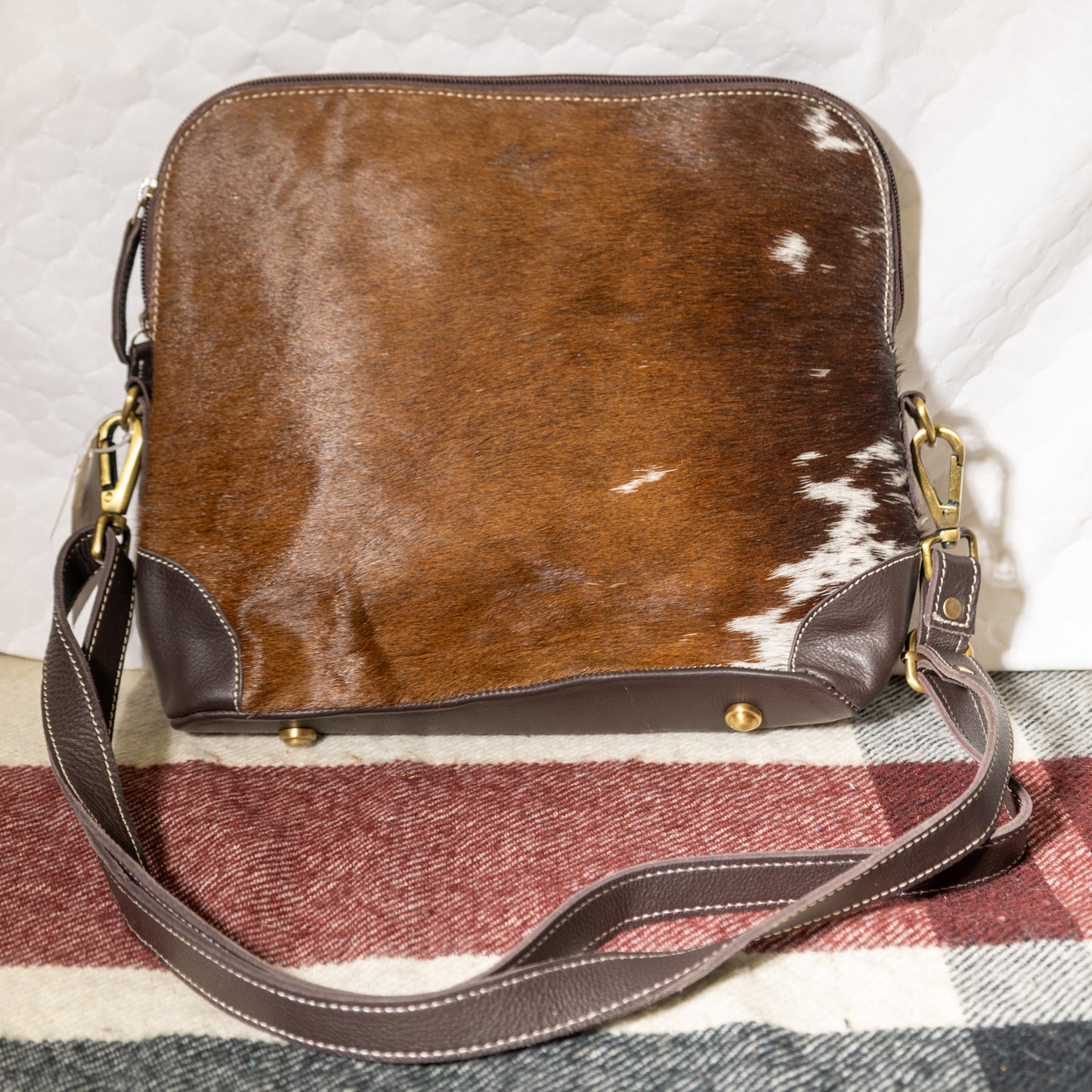 #90 CROSS BODY COWHIDE BODY / TOOLED LEATHER STRIP DOWN CENTER