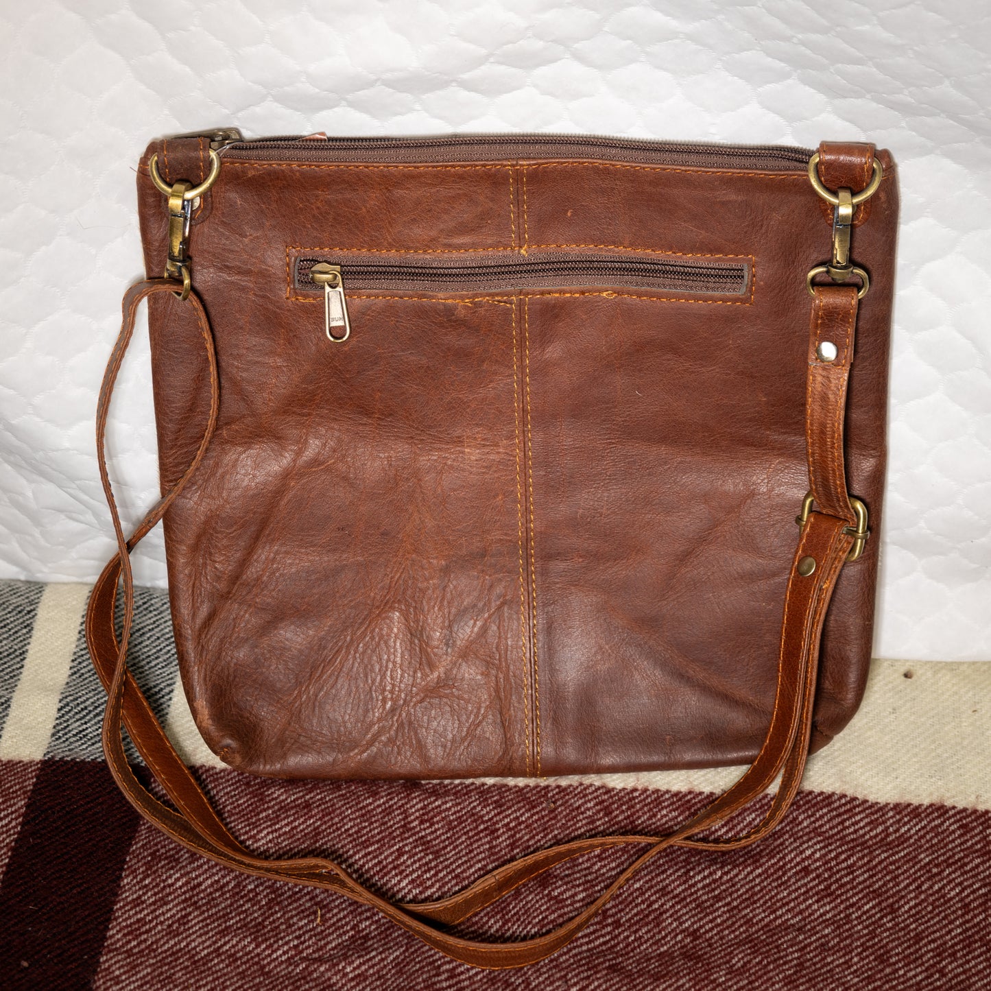 #105 LARGE CROSS BODY/ COWHIDE FRONT/LEATHER BACK W/ ZIPPER