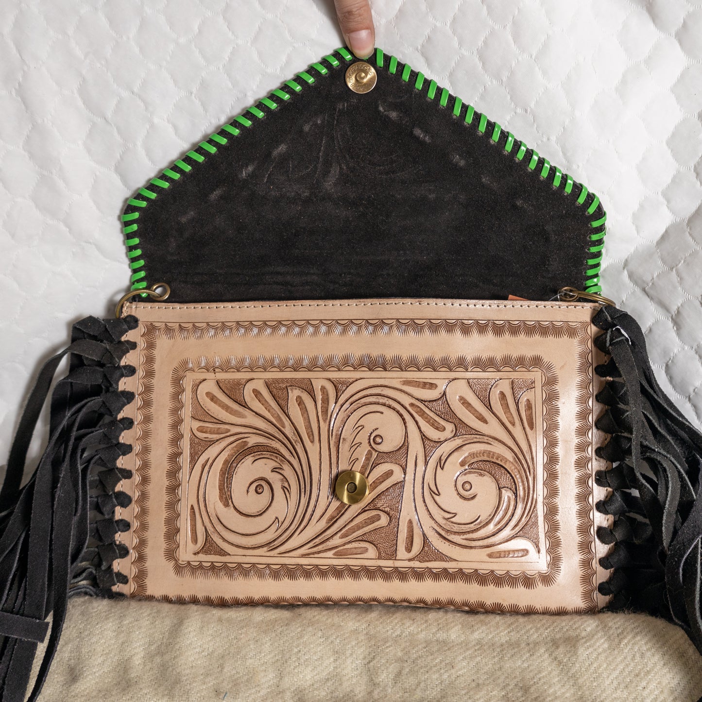 #114 CROSSBODY TOOLED LEATHER W/ FRINGED SIDES