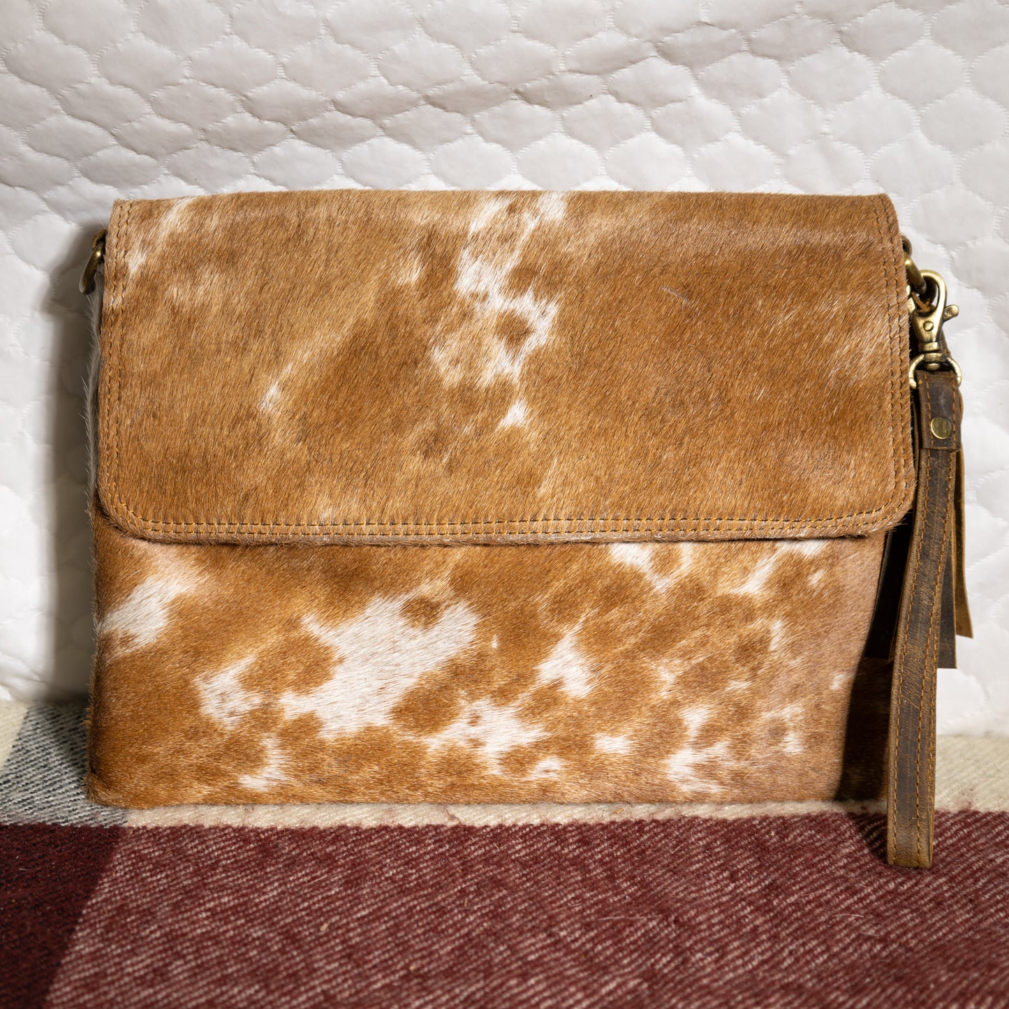 #165 CROSS BODY COWHIDE FRONT AND FLAP/ LEATHER BACK