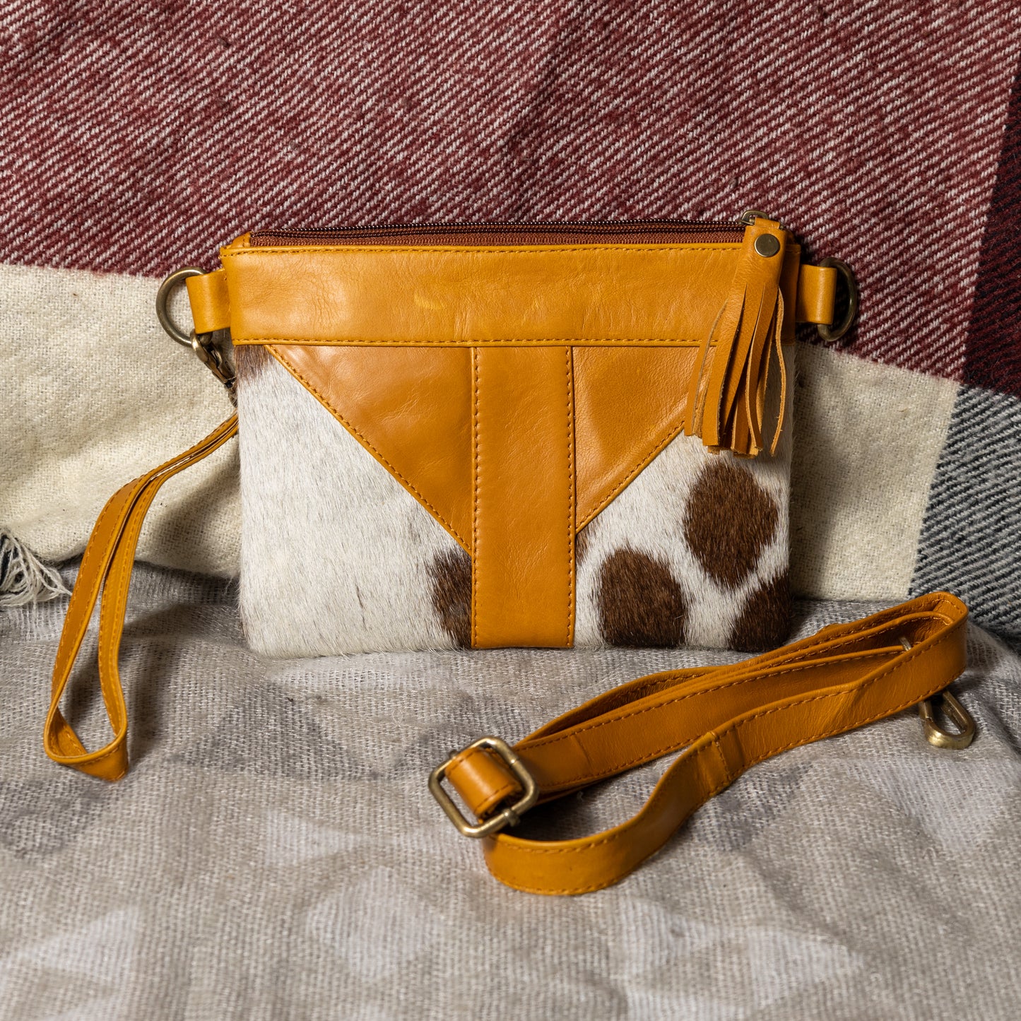 #252 CROSSBODY COWHIDE AND LEATHER FRONT/BACK LEATHER