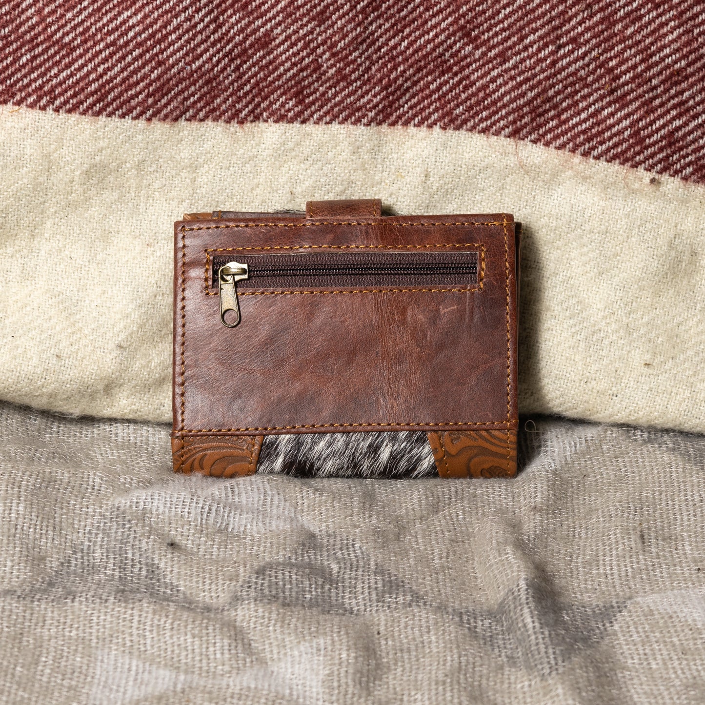 #257 UNISEX WALLET/TOOLED ON SIDE/COWHIDE CENTER/ ZIPPER BACK