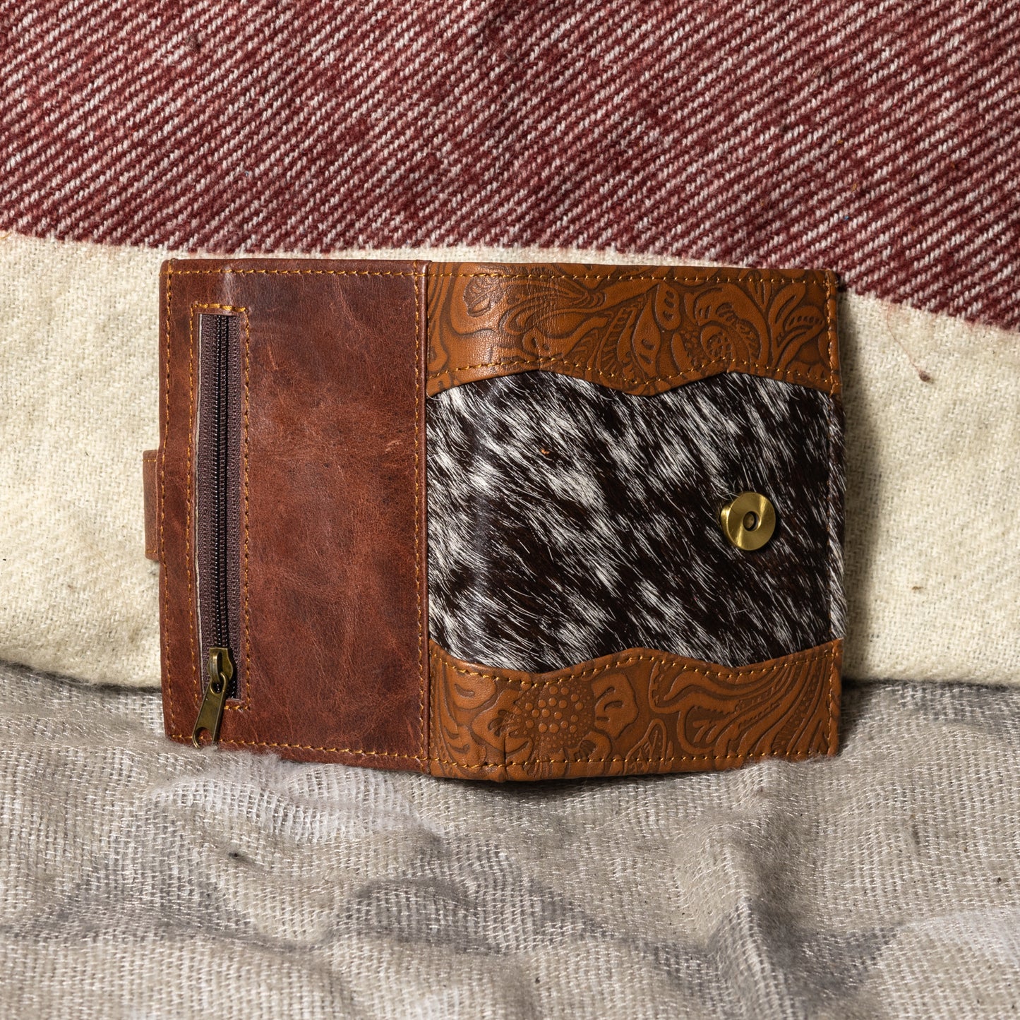 #257 UNISEX WALLET/TOOLED ON SIDE/COWHIDE CENTER/ ZIPPER BACK