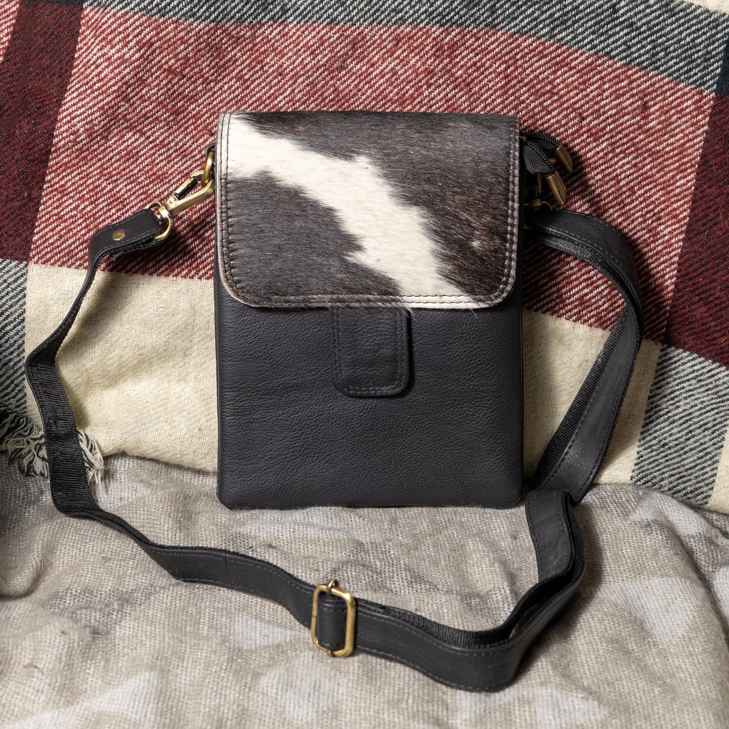 #87 CROSS BODY POUCH STYLE / LEATHER BODY WITH COWHIDE FOLDOVER