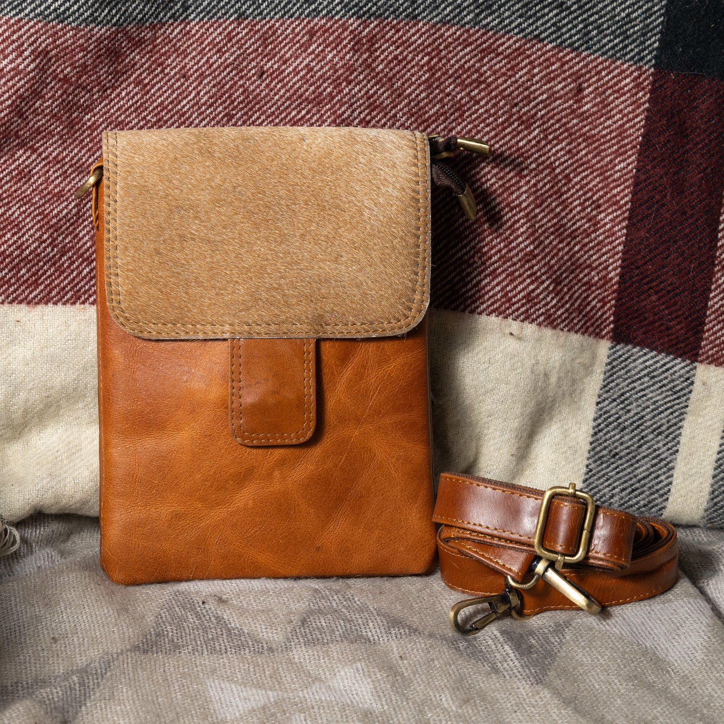 #87 CROSS BODY POUCH STYLE / LEATHER BODY WITH COWHIDE FOLDOVER