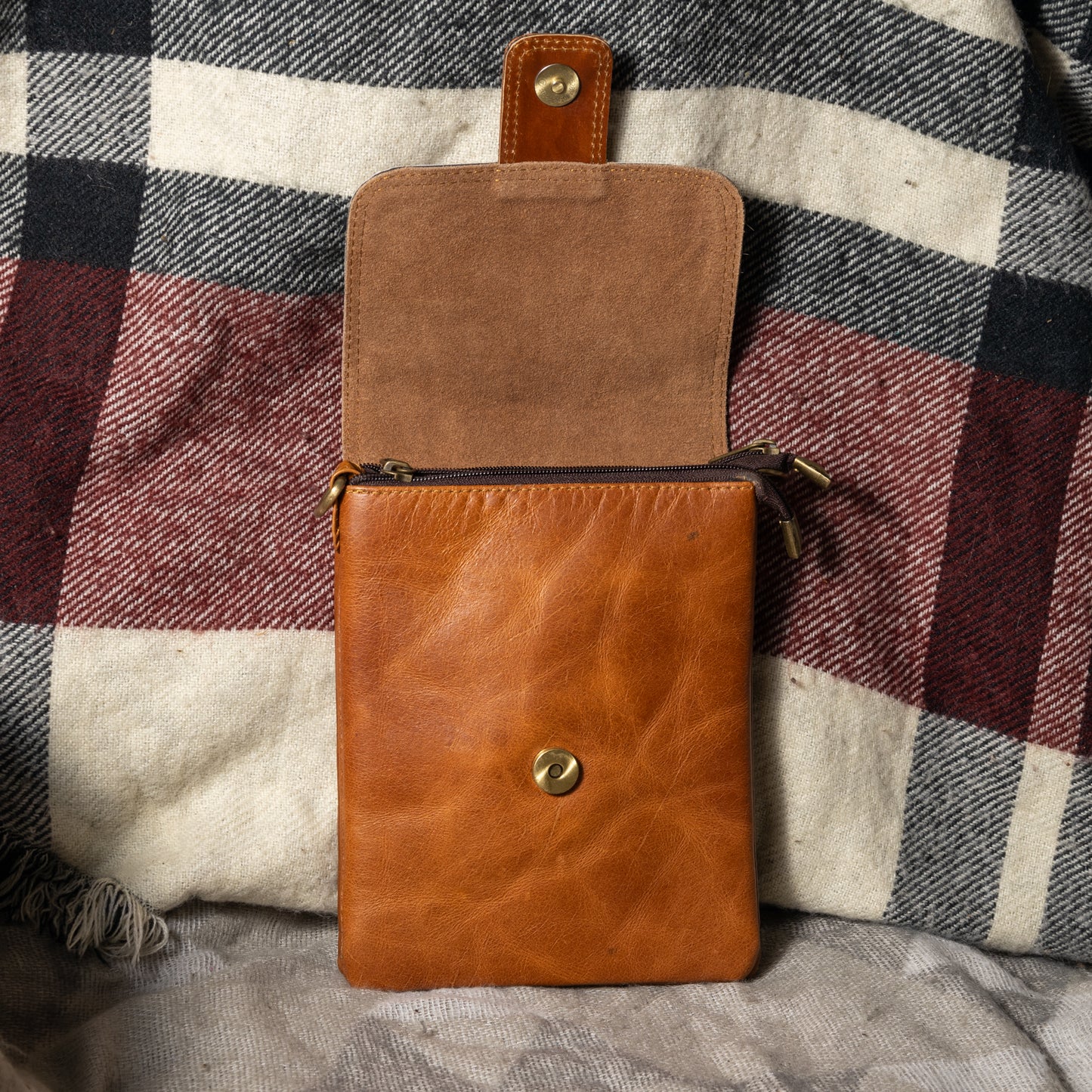 #87 CROSS BODY POUCH STYLE / LEATHER BODY WITH COWHIDE FOLDOVER